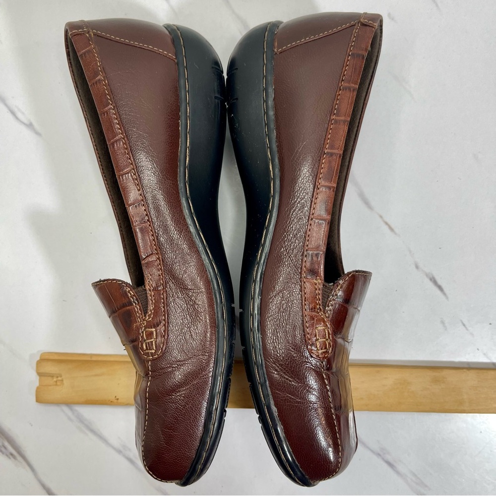 Clarks Everyday Women's Croc-Embossed Brown Leather Flats, 7.5 - Picture 4 of 9